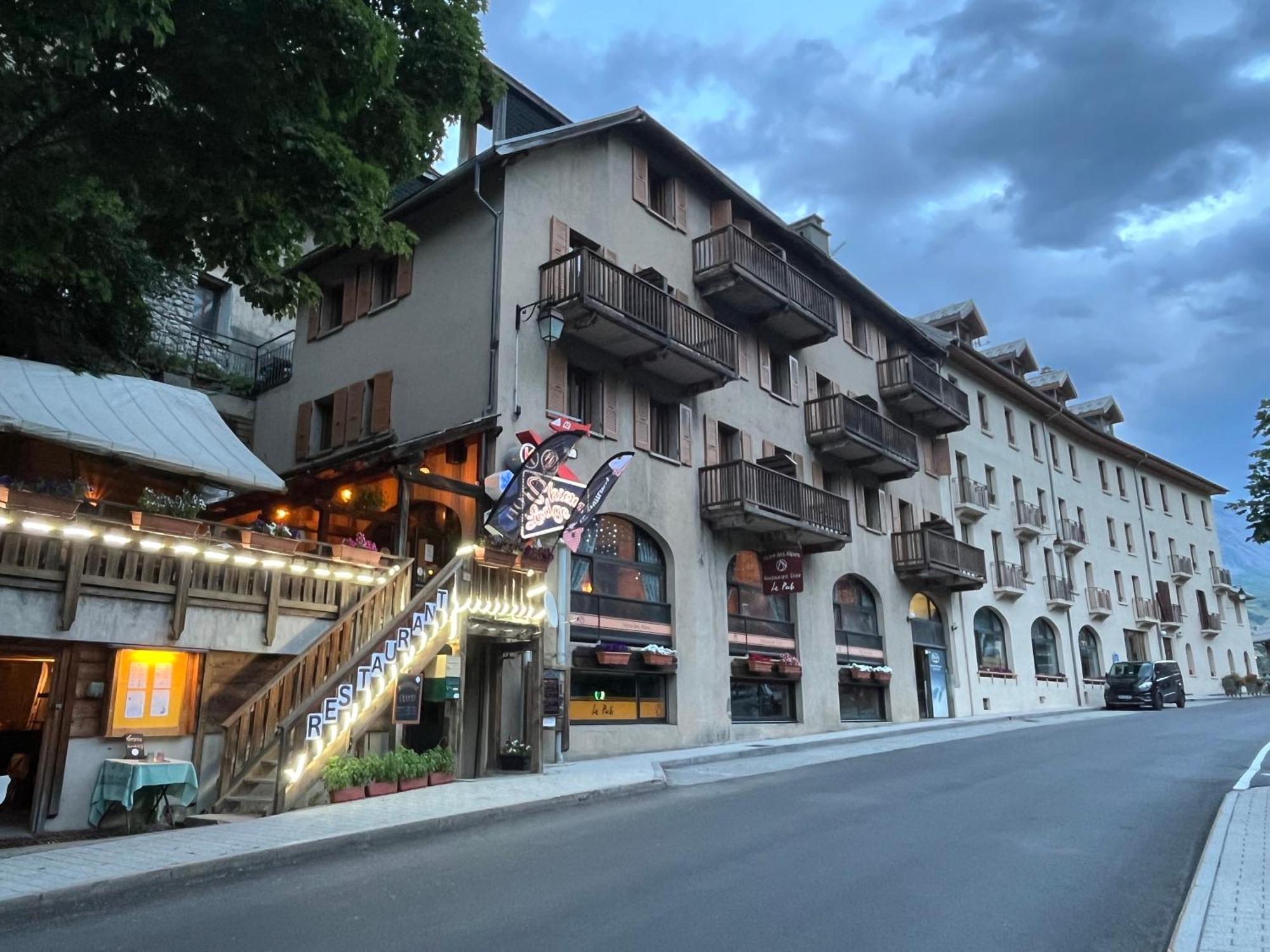 Hotel Des Alpes - Skiers & Bikers Lodge Ла-Ґрав Екстер'єр фото